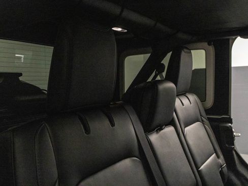 Used 2024 Jeep Wrangler Unlimited Rubicon image 39