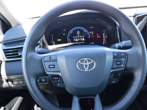 Used 2025 Toyota Camry LE w/ Convenience Package FWD image 20