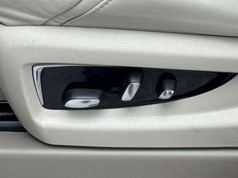 Used 2016 Cadillac Escalade Luxury image 16