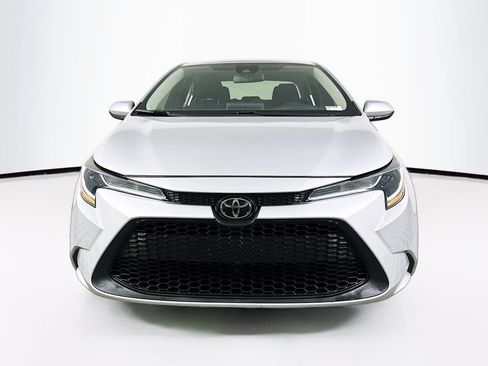 Used 2020 Toyota Corolla LE FWD image 5
