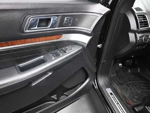 Used 2018 Ford Explorer Platinum AWD/4WD image 15