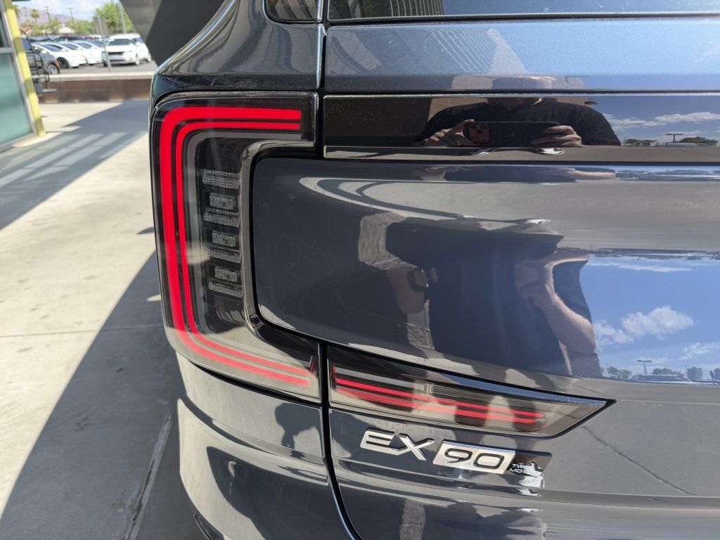Used 2025 Volvo EX90 Plus AWD/4WD image 14