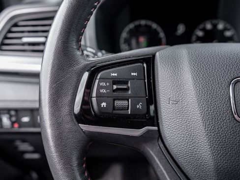 Used 2025 Honda Odyssey Sport-L image 24