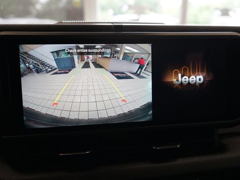 Used 2024 Jeep Wrangler Unlimited Sport AWD/4WD image 8