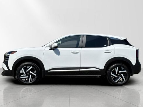 Used 2025 Nissan Kicks SV image 6