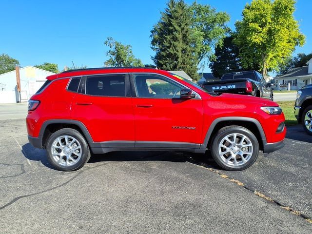 Used 2024 Jeep Compass Latitude AWD/4WD image 8