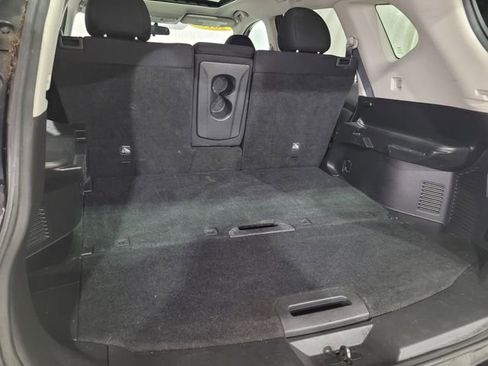 Used 2017 Nissan Rogue SV image 56