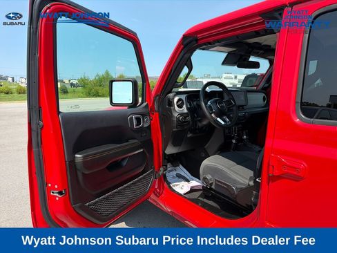 Used 2025 Jeep Wrangler Unlimited Sahara AWD/4WD image 18