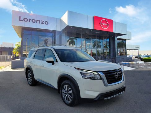 Used 2024 Nissan Pathfinder SL image 3