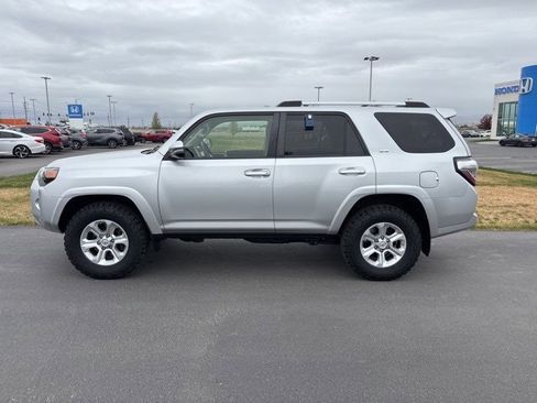 Used 2020 Toyota 4Runner 4WD image 3