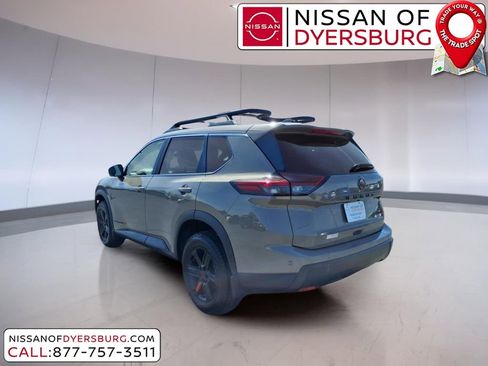 Used 2025 Nissan Rogue SV image 5