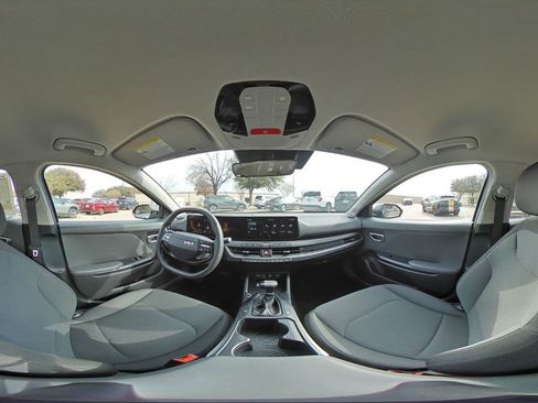 Used 2025 Kia K4 LXS image 43