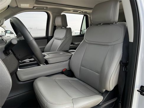 Certified 2025 Ford Expedition Active image 28