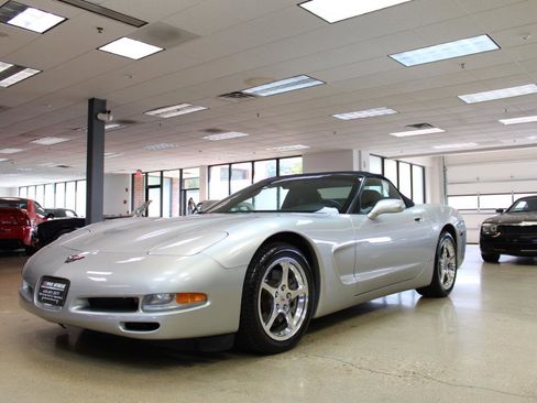 Used 2004 Chevrolet Corvette Convertible w/ Preferred Equipment Group image 12