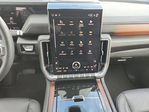 Used 2025 GMC Yukon Denali image 11