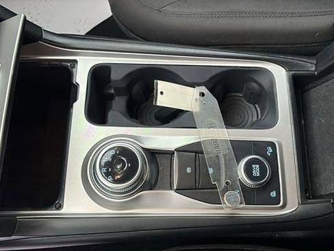 Used 2021 Ford Explorer XLT image 15