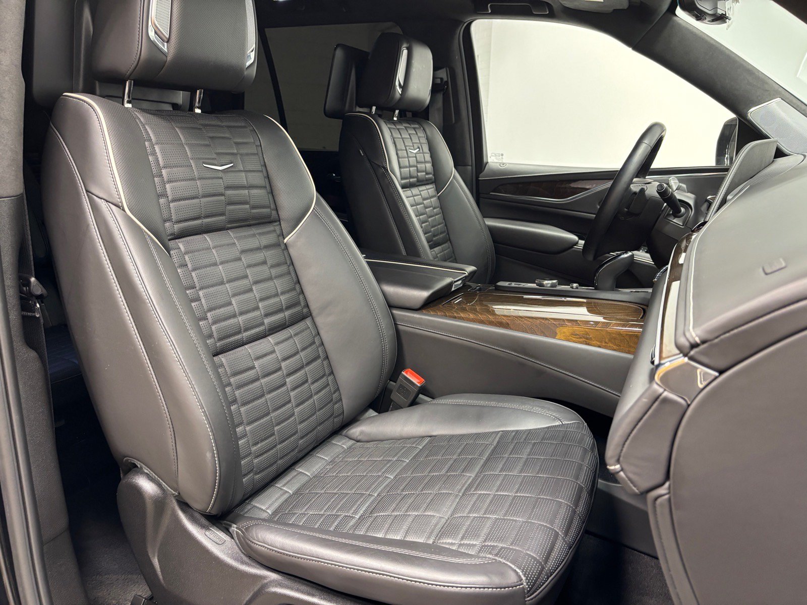 Used 2023 Cadillac Escalade Sport Platinum w/ LPO, ONYX Package AWD/4WD image 30