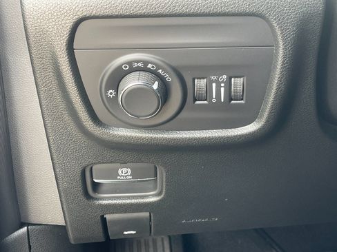 Used 2025 Jeep Grand Cherokee Laredo X w/ Luxury Tech Group I AWD/4WD image 31