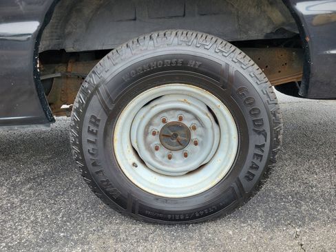 Used 2006 Ford E-350 and Econoline 350 Extended Super Duty RWD image 17