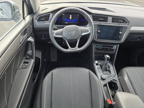 Used 2023 Volkswagen Tiguan SE AWD/4WD image 19