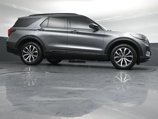 Certified 2025 Ford Explorer ST-Line AWD/4WD image 42