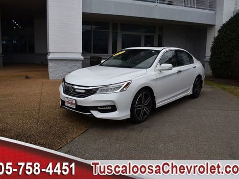 Used 2017 Honda Accord Touring image 5