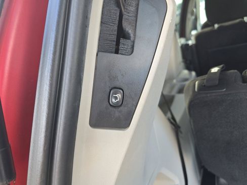 Used 2013 Dodge Grand Caravan SXT w/ UConnect Hands-Free Group FWD image 29