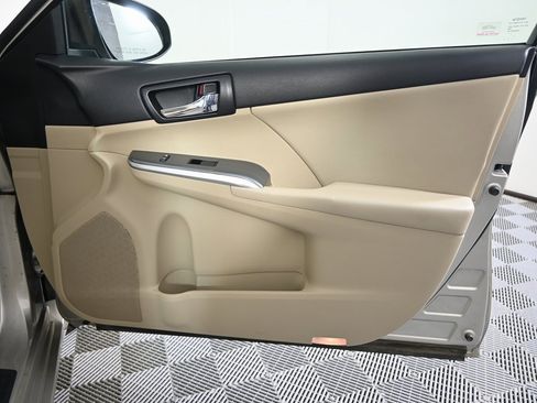 Used 2014 Toyota Camry LE image 12