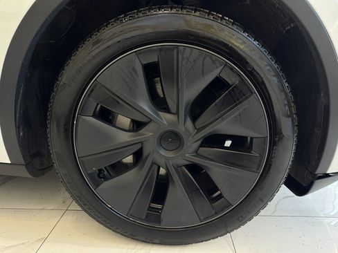 Used 2024 Tesla Model Y Long Range image 10