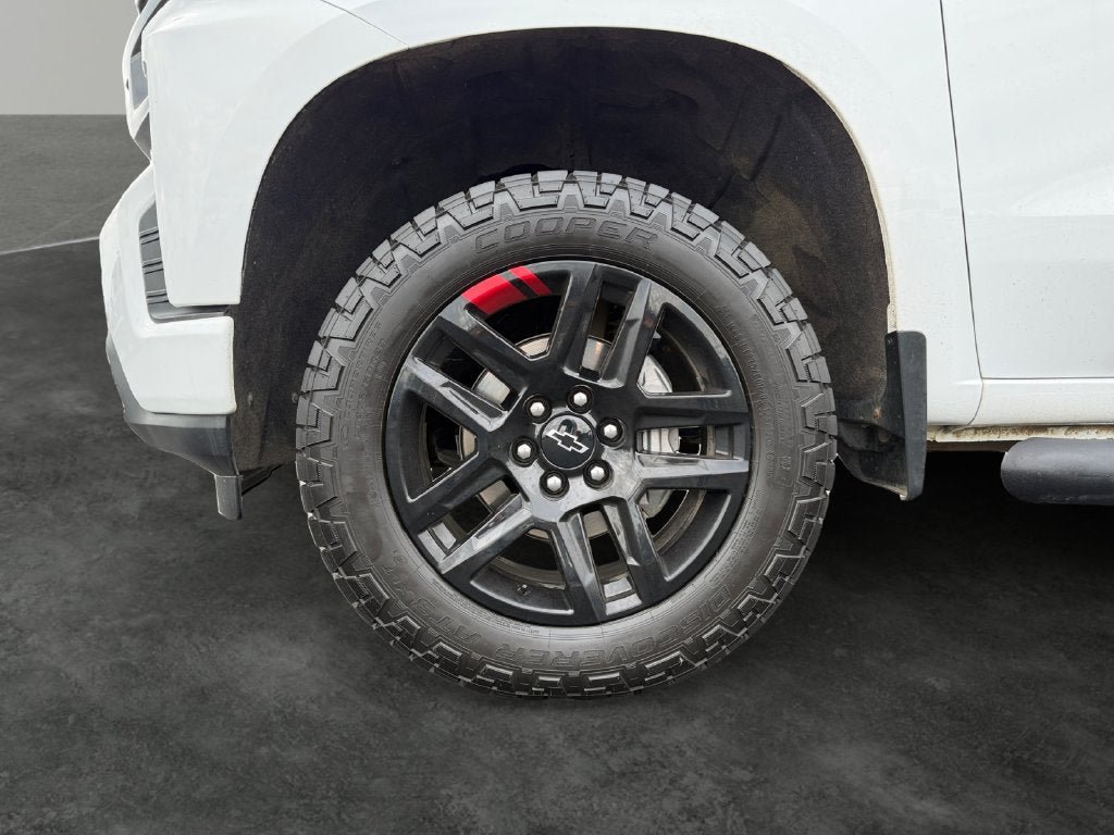 Used 2022 Chevrolet Silverado 1500 RST w/ Redline Edition AWD/4WD image 5