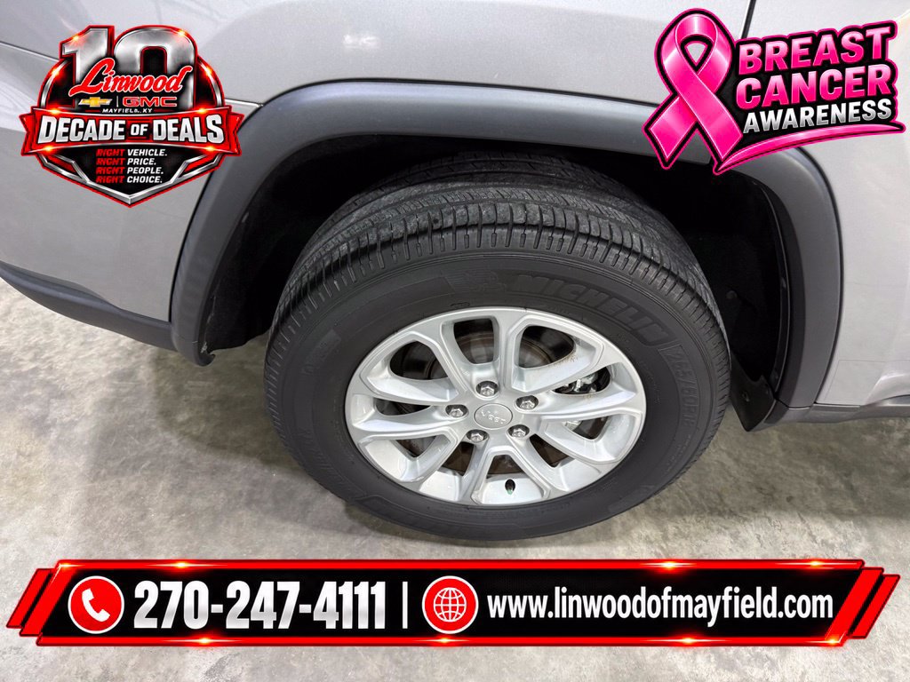 Used 2021 Jeep Grand Cherokee Laredo AWD/4WD image 10