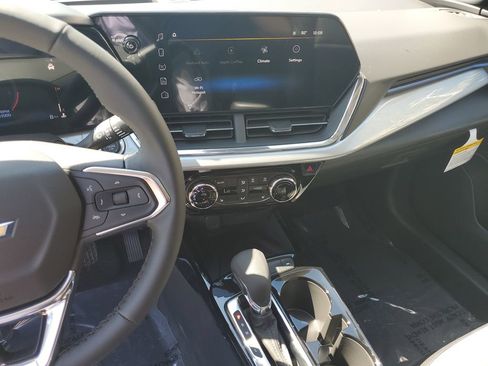 New 2026 Chevrolet Trax LT w/ Sunroof Package image 24