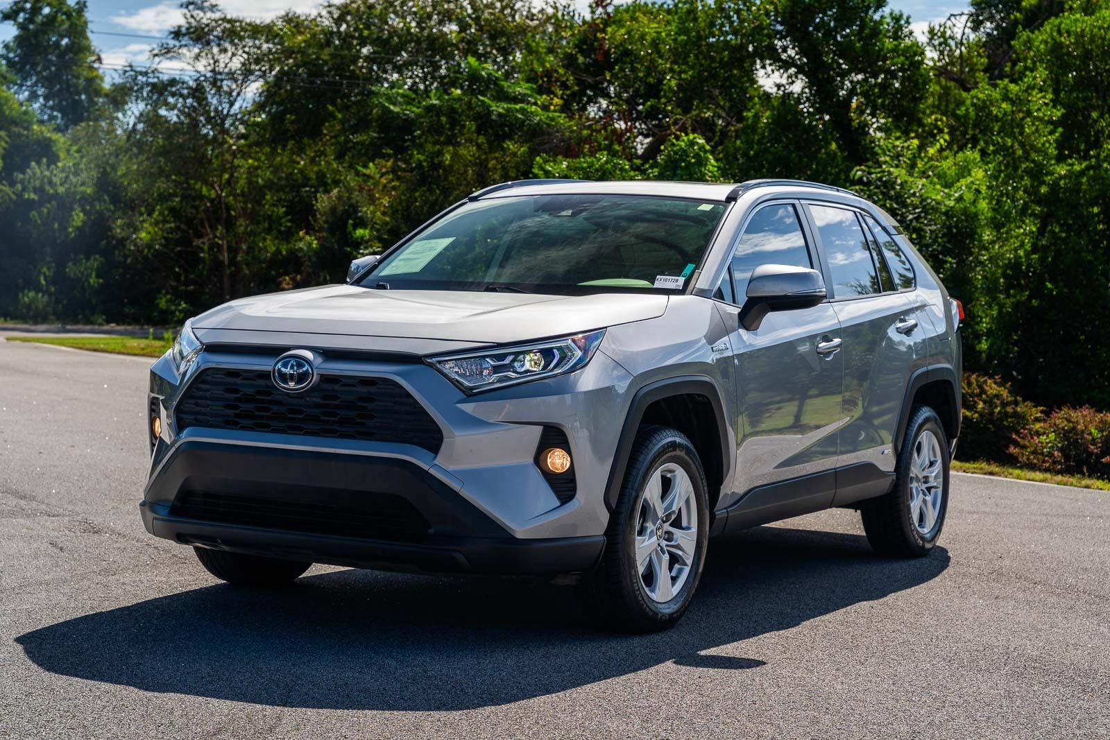Used 2020 Toyota RAV4 XLE w/ Convenience Package AWD/4WD image 3