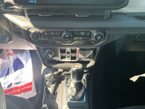 Used 2024 Jeep Wrangler Sahara image 18