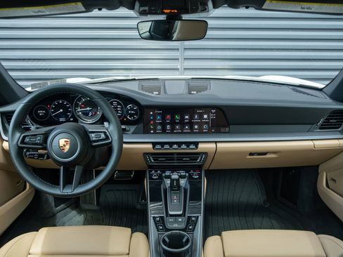 Certified 2022 Porsche 911 Carrera RWD image 6