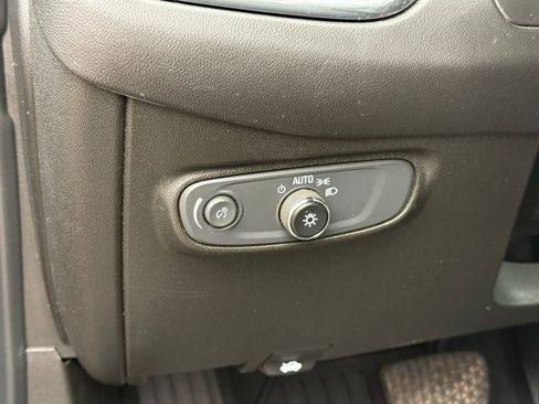 Certified 2021 Chevrolet Equinox LS w/ LS Convenience Package FWD image 14