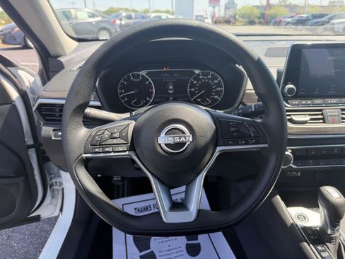 Used 2025 Nissan Altima 2.5 SV FWD image 16