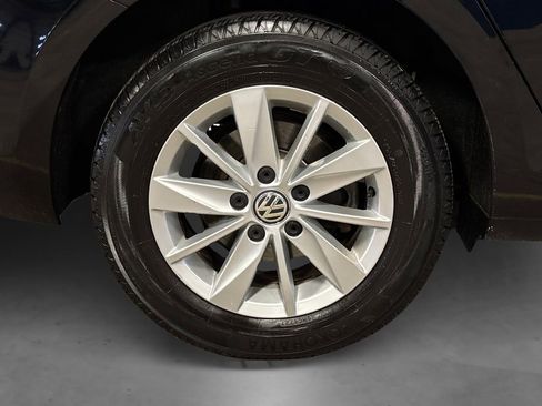 Used 2016 Volkswagen Golf S image 17