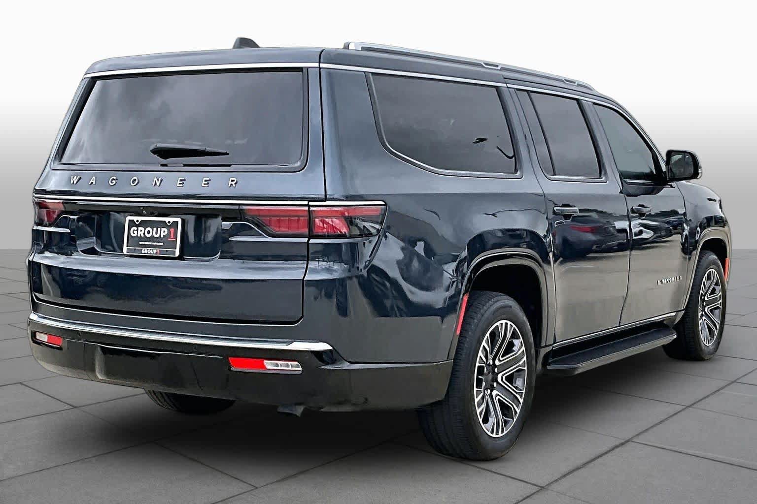 Used 2024 Jeep Wagoneer L 2WD w/ Premium Group I image 11