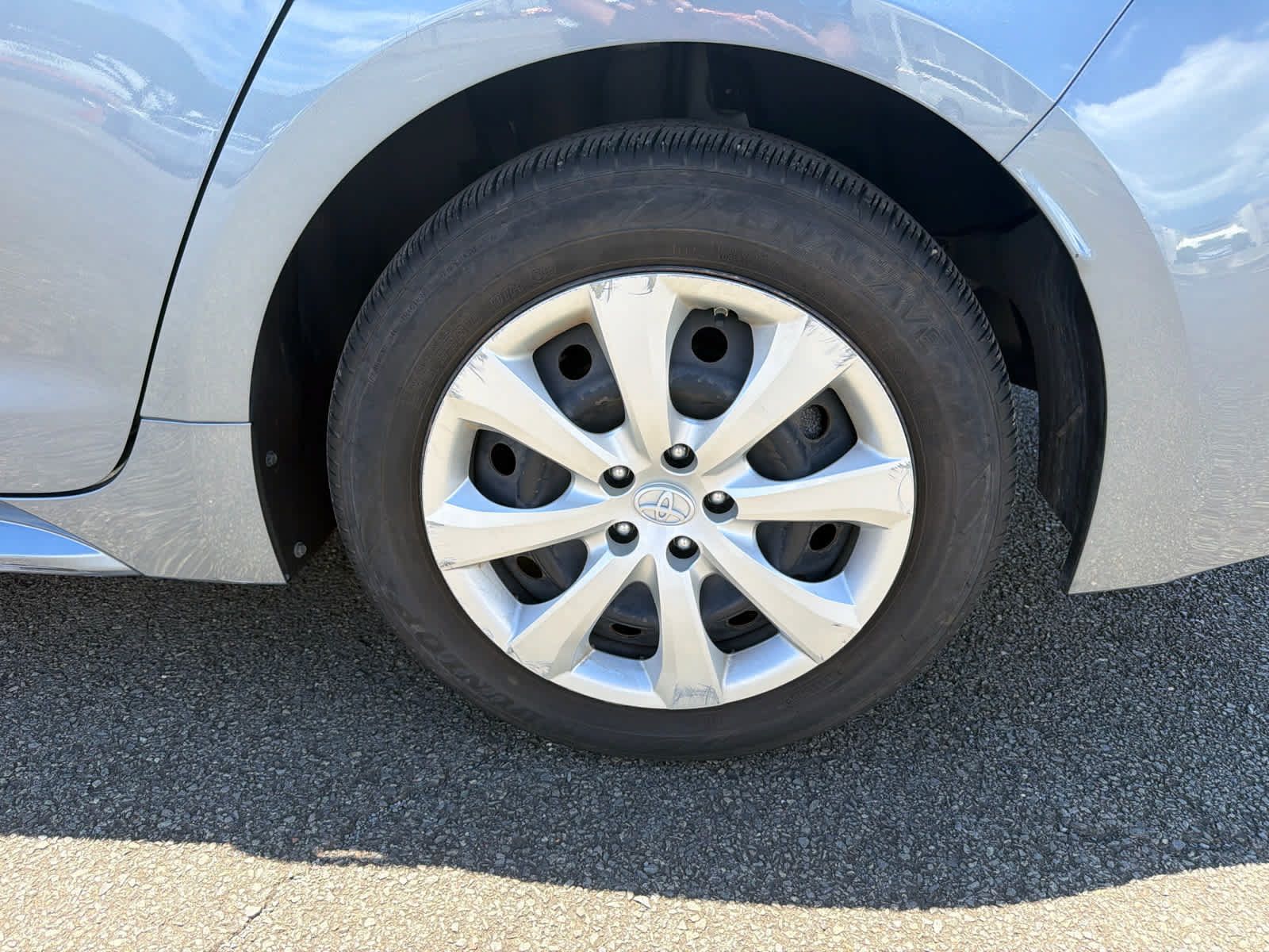 Used 2021 Toyota Corolla LE FWD image 5