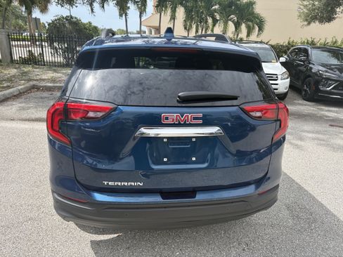 Used 2020 GMC Terrain SLE w/ Driver Convenience Package FWD image 4
