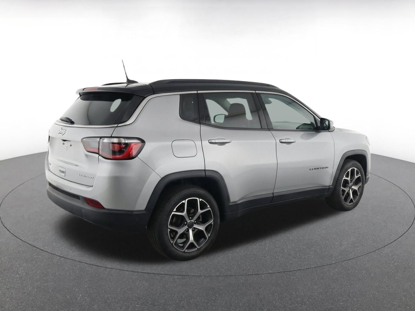 Used 2025 Jeep Compass Limited AWD/4WD image 8