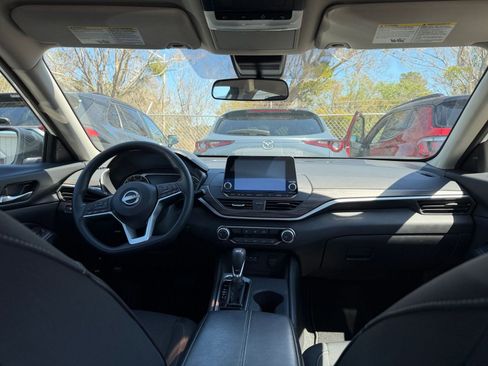 Used 2025 Nissan Altima 2.5 SV image 32