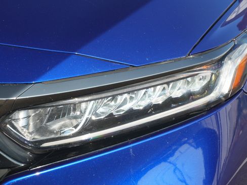 Used 2018 Honda Accord Sport image 11