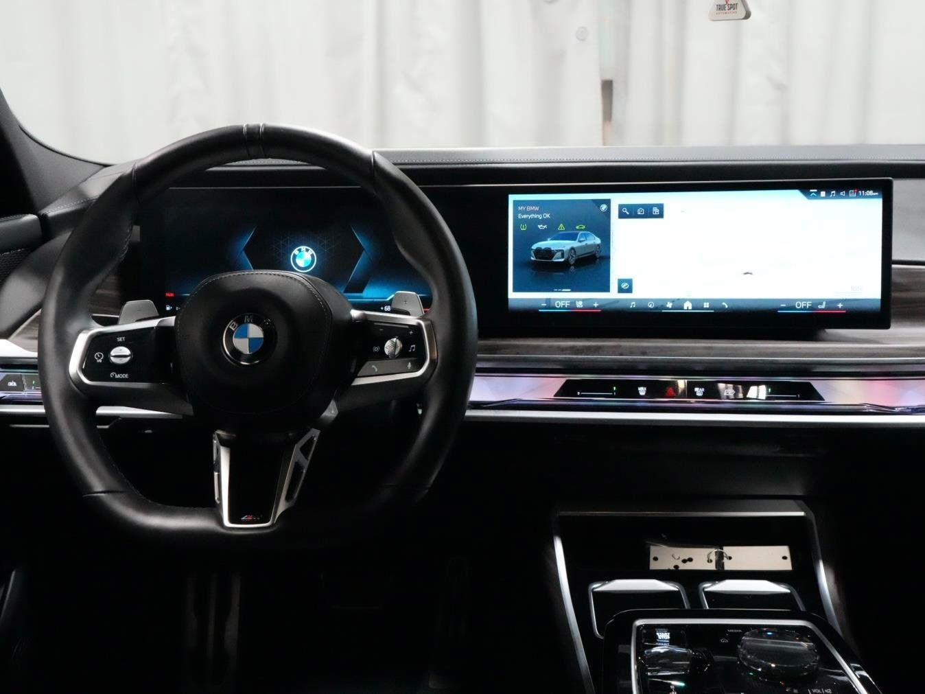 Used 2024 BMW 760i xDrive w/ Executive Package AWD/4WD image 3