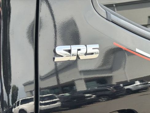 Used 2022 Toyota Tacoma SR5 w/ Technology Package RWD image 38