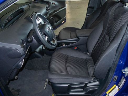 Used 2016 Toyota Prius Two image 7