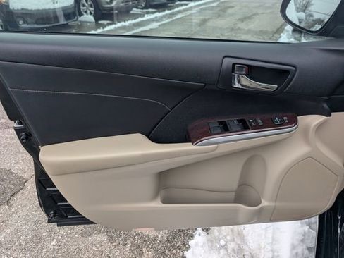 Used 2014 Toyota Camry XLE w/ Leather Package image 9