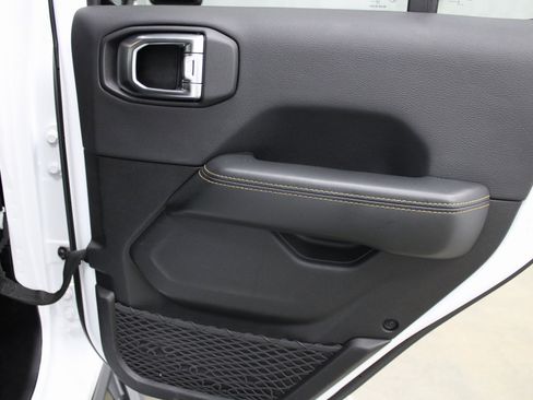 Used 2024 Jeep Wrangler Unlimited Sahara image 24