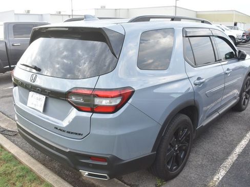 Used 2025 Honda Pilot Black Edition image 6
